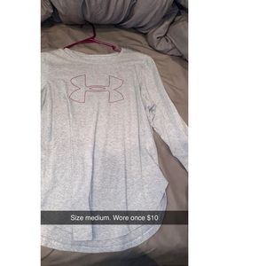 Size medium under armor shirt. Worn once